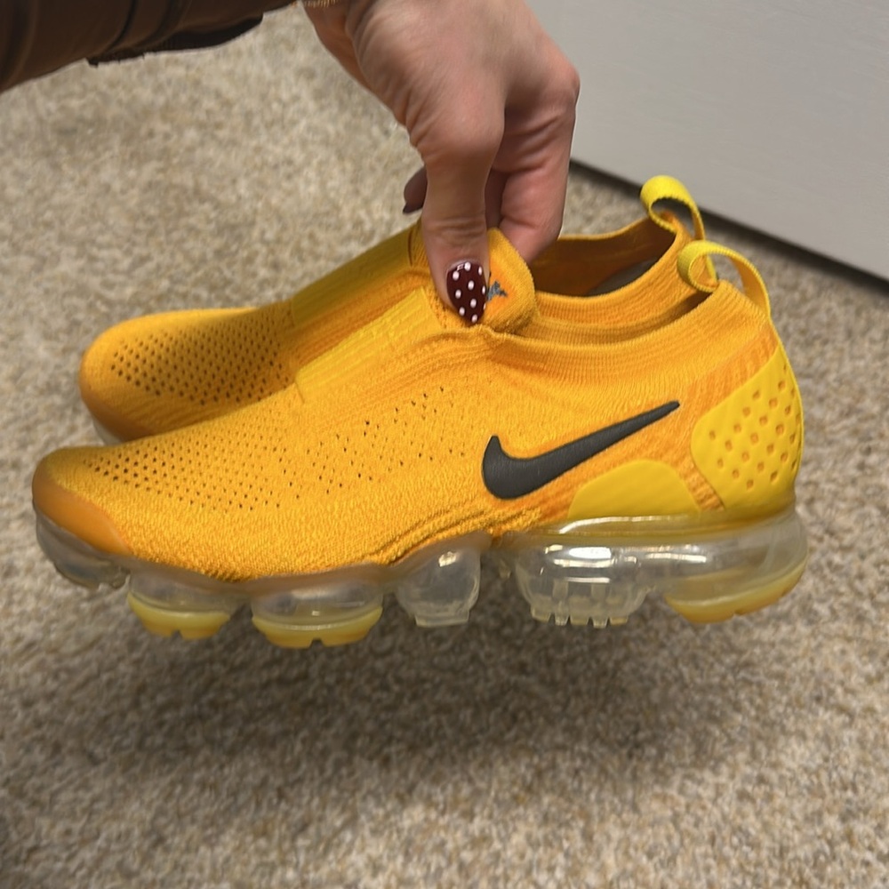 Men’s Vapormax Flyknit - Picture 2 of 4